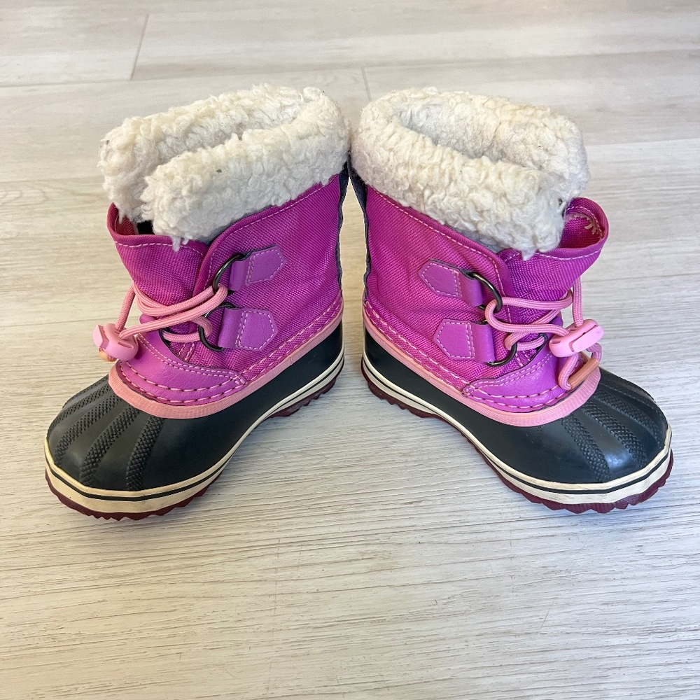 Snow boots